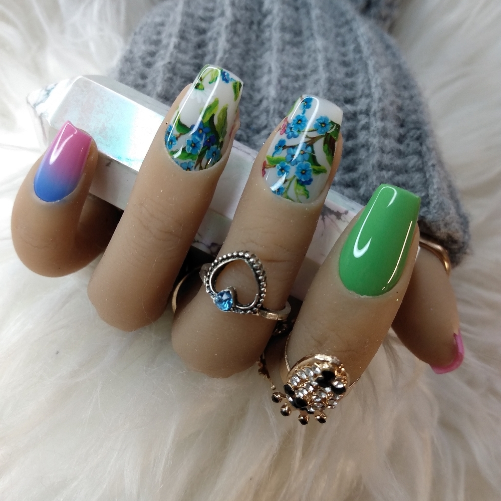 Press on nails (short coffin)